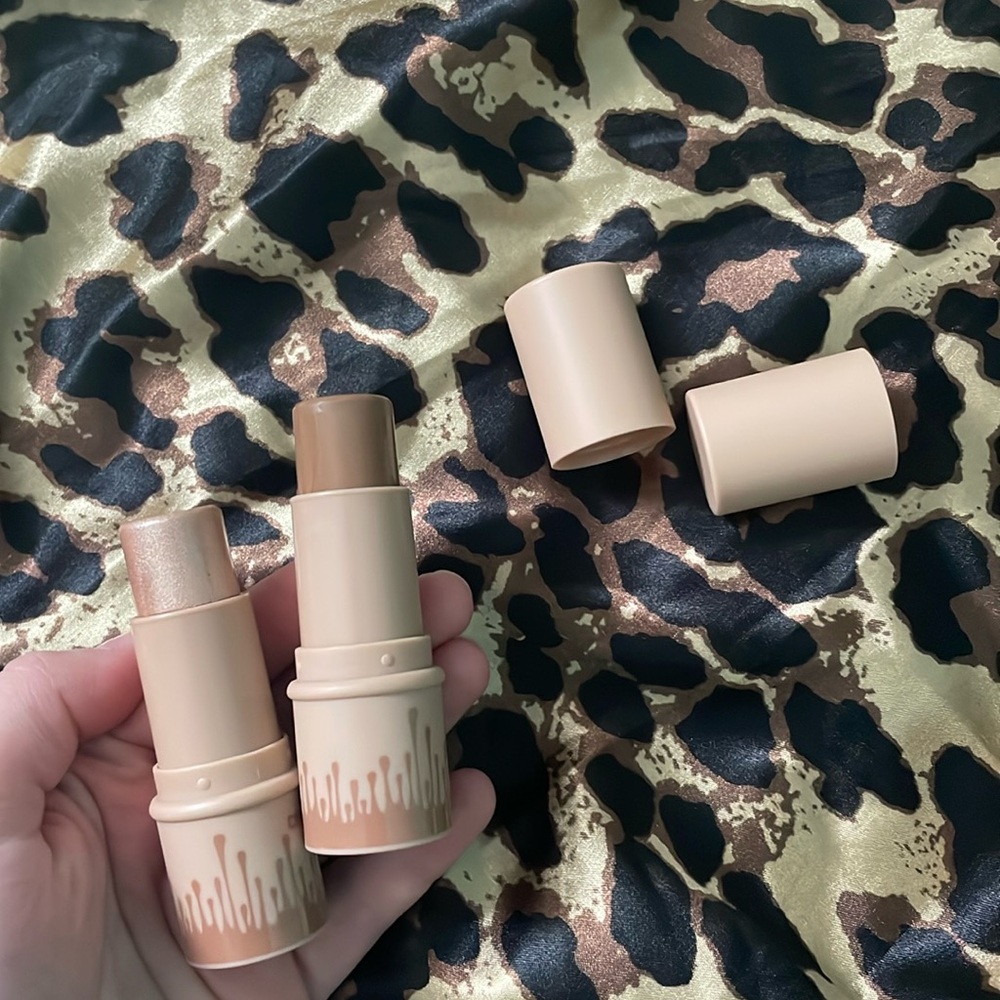 Bronzer + Highlighter Stick